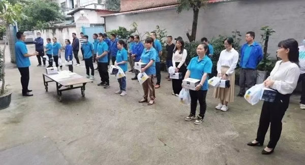 致敬勞動(dòng)者，感悟勞動(dòng)的意義|廣有五金&東莞合頁?